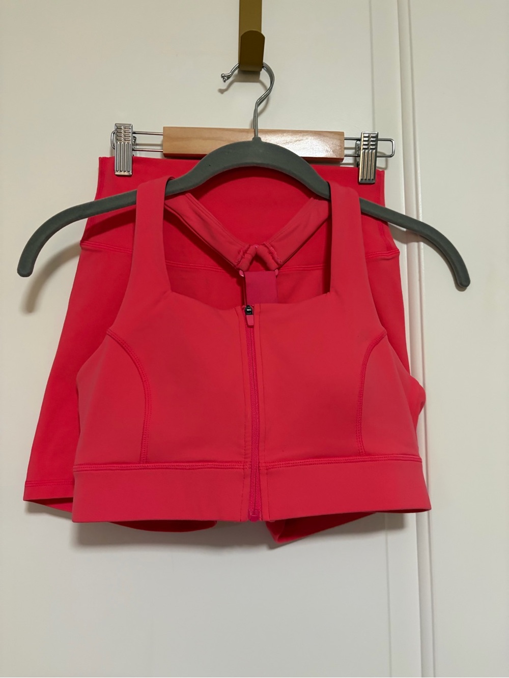 🧘🏽‍♀️PARAGON Set🏃🏽‍♀️Neon Pink Front-Zip Sports Bra💕Matching Bike Shorts